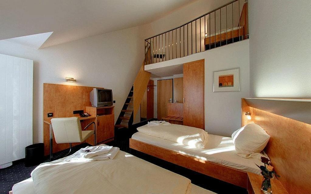 Hotel Gasthof Gross Bergkirchen  Exterior foto